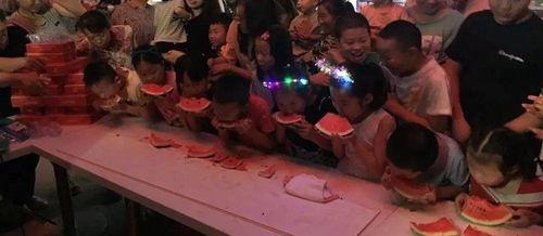 网红吃瓜斗舞,一场视觉与听觉的盛宴